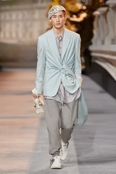 Look 27